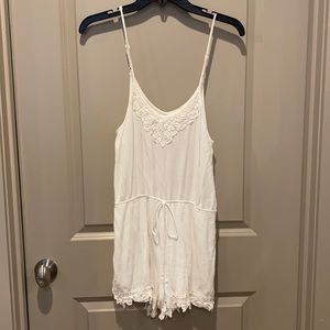 Flying tomato white romper spaghetti straps w lace bow lined Medium